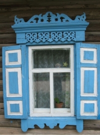 Vecs logs ar koka rāmi