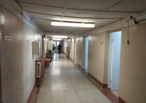 Krāslavas slimnīcas gaitenis pirms remonta