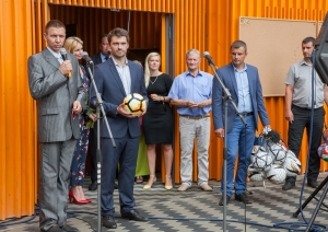 A/S “RERE Grupa” pārstāvji uzrunā cilvēkus