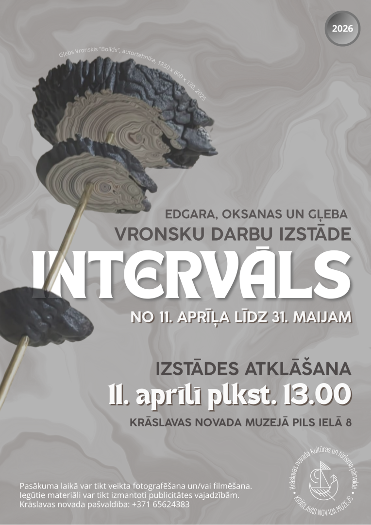 Abstrakts mākslas objekts pelēkos toņos. Izstādes afiša.