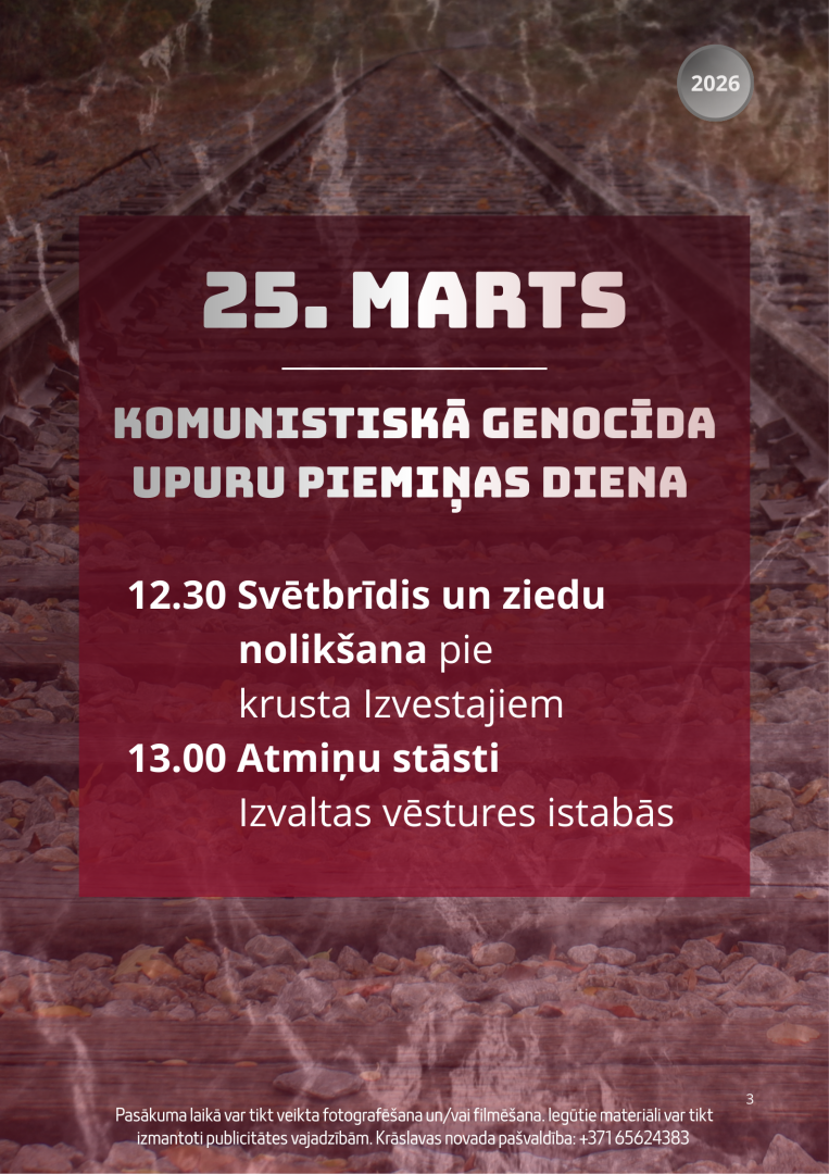 Atceres dienas afiša ar fonā redzamām dzelzceļa sliedēm.