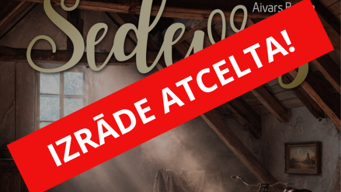 Bēniņu interjers ar velosipēdu un gaismas stariem. Paziņojums par teātra izrādes atcelšanu.