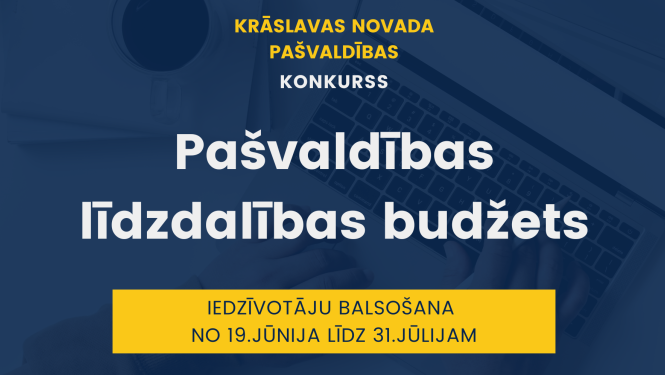 Cilvēks strādā ar datoru