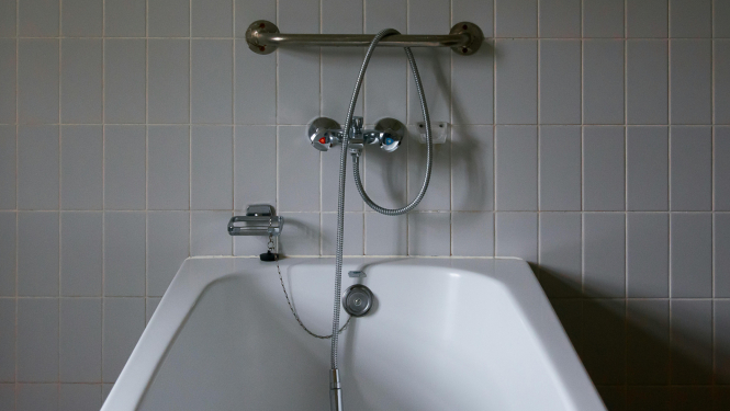 Vanna ar dušas maisītāju