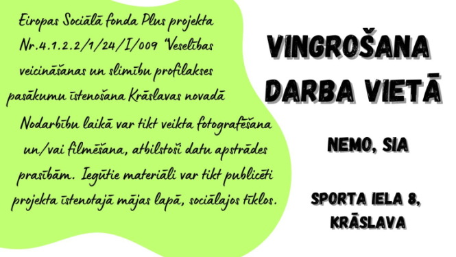 Bīrietis, kas birojā veic stiepšanās vingrinājumu. Afiša vingrošanas nodarbībām darba vietā.