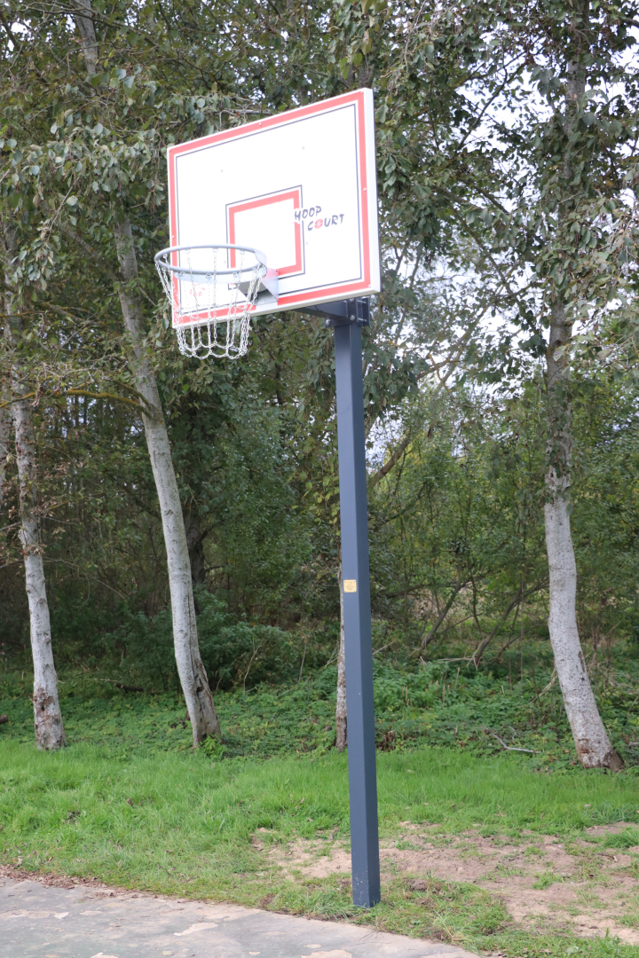 Basketbola grozs
