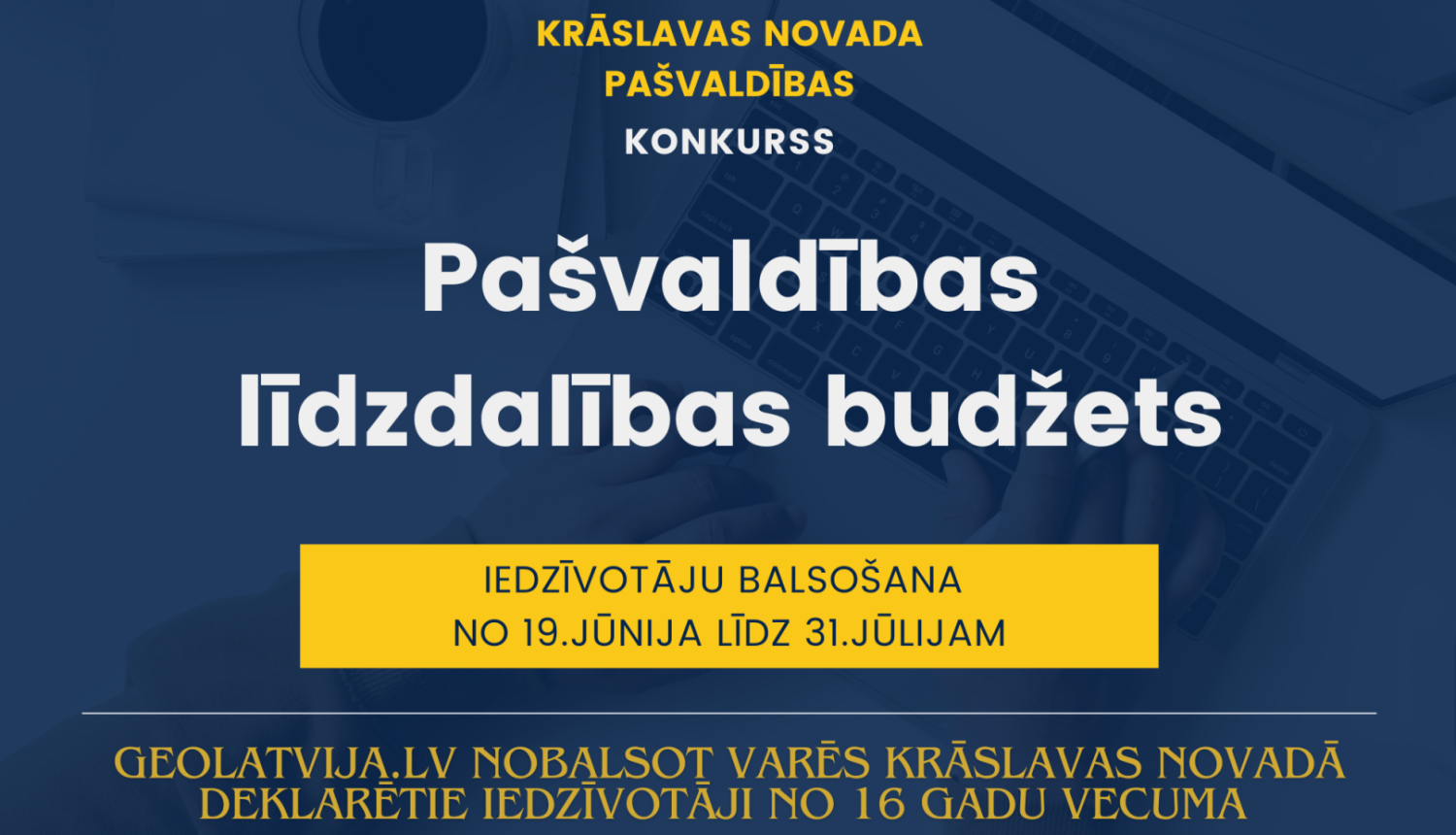 Cilvēks strādā ar datoru