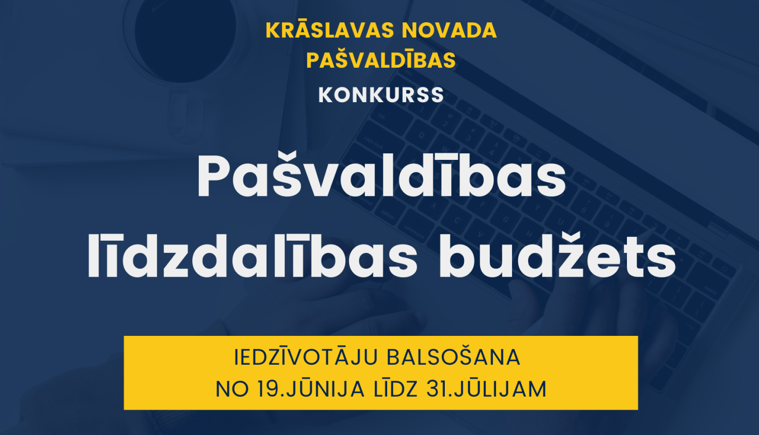 Cilvēks strādā ar datoru