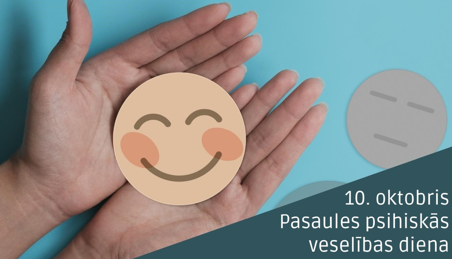 Atvērtas plaukstas tur smaidošu emocijzīmi