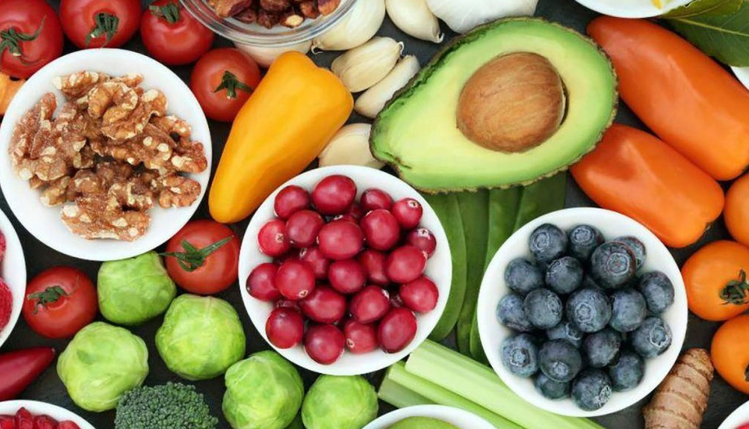 Dažādi dārzeņi un augļi