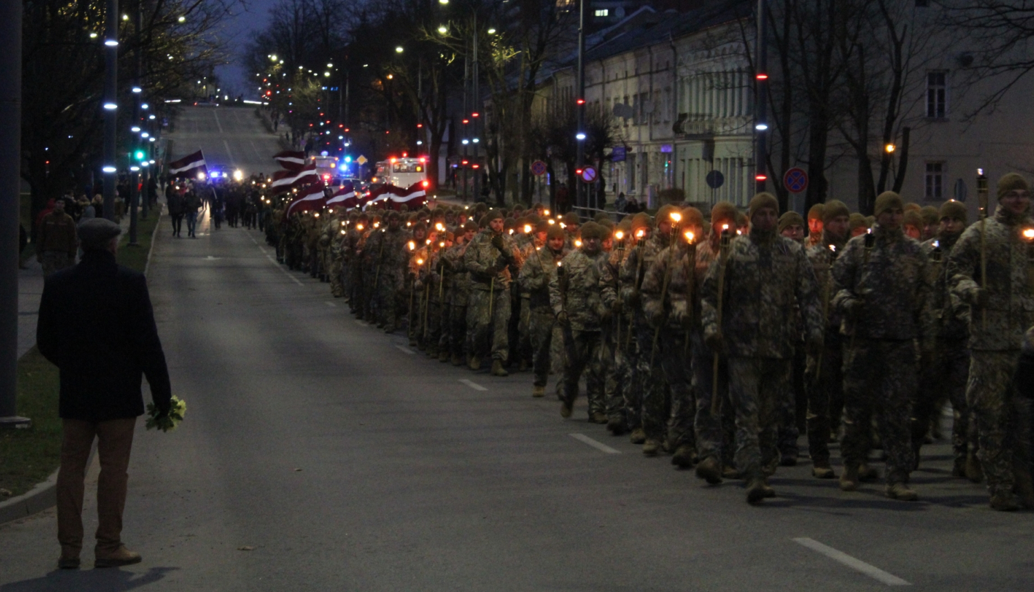 Zemessardze piedalās Lāpu gājienā Rēzeknē