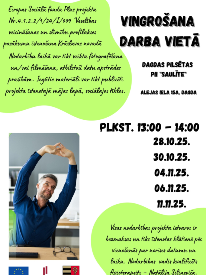 Vīrietis ar rokām pastiepjas sēžot savā darba vietā. Vingrošanas darba vietā afiša.